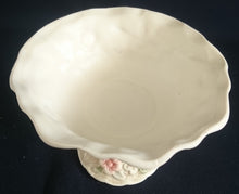 Lade das Bild in den Galerie-Viewer, EISDESSERT BECHER - Keramik / Steingut, Jugendstil Blumen Blüten Strauß Flora Relief Design Dekor