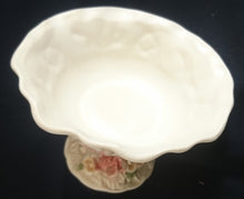 Lade das Bild in den Galerie-Viewer, EISDESSERT BECHER - Keramik / Steingut, Jugendstil Blumen Blüten Strauß Flora Relief Design Dekor