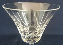 Lade das Bild in den Galerie-Viewer, GETRÄNKEGLAS - Kristallglas, Klar Symetrischer Linien Schliff Dekor