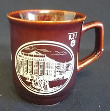 Lade das Bild in den Galerie-Viewer, GLÜHWEINTASSE - Keramik / Steingut, Weihnachtsmarkt Opernpalais Berlin Unter den Linden Schriftzug Stadtteil Motiv Dekor