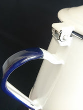 Lade das Bild in den Galerie-Viewer, KAFFEEKANNE MIT DECKEL - Metall / Emaile, Zwiebelmuster Motiv Rand Dekor