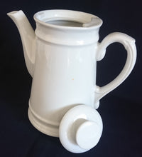 Lade das Bild in den Galerie-Viewer, KAFFEEKANNE MIT DECKEL - Porzellan, Klassisch Einfärbiges Relief Dekor