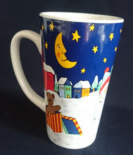 Lade das Bild in den Galerie-Viewer, KAFFEETASSE POTT - Keramik / Steingut, Weihnachtsmann Dorf Schneemann Sternenhimmel Geschenke Motiv Dekor