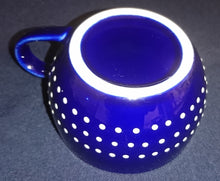 Lade das Bild in den Galerie-Viewer, KAFFEETASSE - Keramik / Steingut, Punkte Kreise Dekor