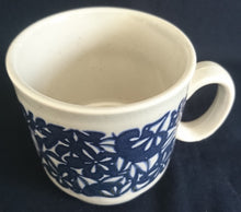 Lade das Bild in den Galerie-Viewer, KAFFEETASSE - Keramik / Steingut, Abstraktes Geometrisches Blumenwiesen Blüten Dekor