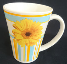 Lade das Bild in den Galerie-Viewer, KAFFEETASSE - Keramik / Steingut, Sonnenblumen Blüten Senkrechte & Waagerechte Linien Balken Motiv Dekor