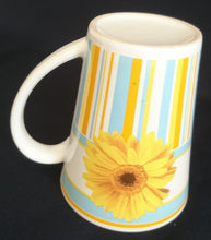 Lade das Bild in den Galerie-Viewer, KAFFEETASSE - Keramik / Steingut, Sonnenblumen Blüten Senkrechte & Waagerechte Linien Balken Motiv Dekor