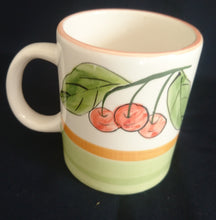 Lade das Bild in den Galerie-Viewer, 2er Set KAFFEETASSEN - Fein Keramik / Steingut, Kirschen Blätter Zweige Motiv Dekor