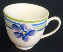 Lade das Bild in den Galerie-Viewer, KAFFEETASSE - Porzellan, Flora Veilchen Blumen Blüte Striche Linien Rand Motiv Dekor
