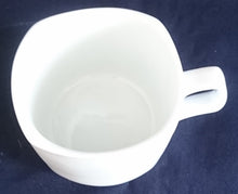 Lade das Bild in den Galerie-Viewer, KAFFEETASSE - Porzellan, Einfärbig Quadratisch Abgerundetes Form Dekor