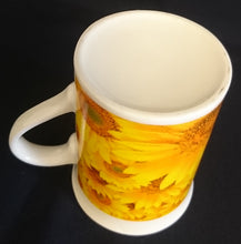 Lade das Bild in den Galerie-Viewer, KAFFEETASSE - Porzellan, Sonnenblumen Motiv Dekor