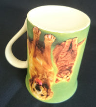 Lade das Bild in den Galerie-Viewer, KAFFEETASSE - Porzellan, Labrador Hunde Katzen Innen Motiv Dekor