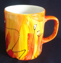 Lade das Bild in den Galerie-Viewer, KAFFEETASSE - Porzellan, Feuer Lava Blüten Motiv Dekor
