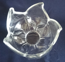 Lade das Bild in den Galerie-Viewer, 2er Set KERZENSTÄNDER SCHALE & KERZE - Hartglas & Wachs / Kerzenmaterial, Tulpenartige Blüten Form Dekor & Runde Kugel Form