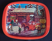 Lade das Bild in den Galerie-Viewer, KINDERTABLETT - Metall / Blech, Roter Rand Zwerge Pferd Karren Haus Besen Schnee Motiv Dekor (G)