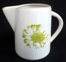 Lade das Bild in den Galerie-Viewer, MILCHKÄNNCHEN - Porzellan, Farbklecks- / Fleck Dekor