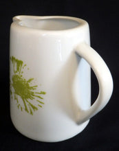 Lade das Bild in den Galerie-Viewer, MILCHKÄNNCHEN - Porzellan, Farbklecks- / Fleck Dekor