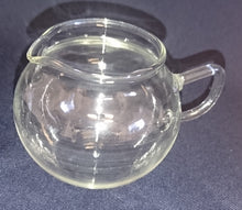 Lade das Bild in den Galerie-Viewer, 2er Set MILCHKÄNNCHEN & ZUCKERSCHALE - Press- / Hartglas, Einfärbiges Dekor