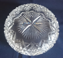 Lade das Bild in den Galerie-Viewer, OBSTSCHALE - 24% Pbo Bleikristall, Abstrakter Stern Sonnenstrahlen Gezackter Rand Dekorschliff
