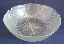 Lade das Bild in den Galerie-Viewer, OBSTSCHALE - Hartglas, Geschliffenes Adriges Geäst Dekor