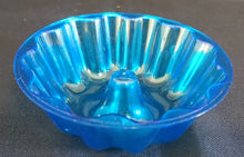 Lade das Bild in den Galerie-Viewer, 2er Set KLEINE DESSERTFORMEN - Kunststoff, Gugelhupf Form Dekor