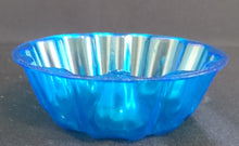 Lade das Bild in den Galerie-Viewer, 2er Set KLEINE DESSERTFORMEN - Kunststoff, Gugelhupf Form Dekor