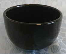 Lade das Bild in den Galerie-Viewer, SAKEBECHER - Keramik / Steingut, Einfärbiges Dekor