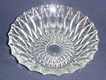 Lade das Bild in den Galerie-Viewer, SALATSCHALE - Hartglas, Geometrisch Ovales Linien Abstrakt Dekor