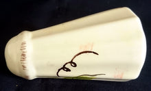 Lade das Bild in den Galerie-Viewer, PFEFFERSTREUER - Keramik / Steingut, Blatt Blätter Zweige Birne Gewölbte Form Motiv Dekor