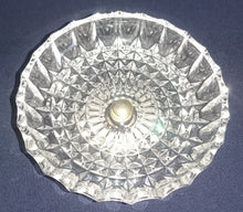 Lade das Bild in den Galerie-Viewer, GEBÄCKSCHALE MIT SILBERFUSS - Hartglas, Geometrisches Abstraktes Dekor