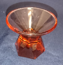 Lade das Bild in den Galerie-Viewer, 2er Set GETRÄNKEGLÄSER - Hartglas, Diamandförmiger Smaragd Standfuß Einfärbiges Schimmerndes Dekor