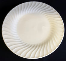 Lade das Bild in den Galerie-Viewer, 2er Set SPEISETELLER - Porzellan, Wellenartig Einfärbiges Dekor