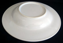 Lade das Bild in den Galerie-Viewer, SUPPENTELLER - Keramik / Steingut, Rand Linien Gänse Blumen Blüten Schleife Korb Motiv Dekor