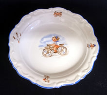 Lade das Bild in den Galerie-Viewer, SUPPENTELLER - Porzellan, Kind auf Fahrrad Spielzeug Tiere Motiv Rand Dekor