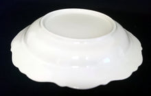 Lade das Bild in den Galerie-Viewer, SUPPENTELLER - Porzellan, Kind auf Fahrrad Spielzeug Tiere Motiv Rand Dekor