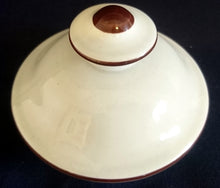 Lade das Bild in den Galerie-Viewer, BEHÄLTERDECKEL - Porzellan, Kreis Linien Rand Motiv Dekor