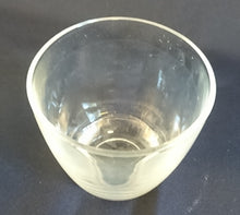 Lade das Bild in den Galerie-Viewer, TEELICHTGLAS - Hartglas, Tulpenartig Klares Dekor (G)