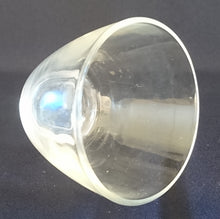 Lade das Bild in den Galerie-Viewer, TEELICHTGLAS - Hartglas, Tulpenartig Klares Dekor (G)