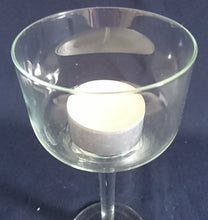Lade das Bild in den Galerie-Viewer, TEELICHTGLAS - Hartglas, Stielglas Form Klares Dekor (G)
