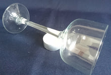 Lade das Bild in den Galerie-Viewer, TEELICHTGLAS - Hartglas, Stielglas Form Klares Dekor (G)