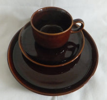 Lade das Bild in den Galerie-Viewer, UNTERTASSE -Markenlos-, Keramik / Steingut, Einfärbiges Dekor (A)