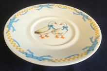 Lade das Bild in den Galerie-Viewer, 2er Set 2er KAFFEEGEDECK "Porcelain Collection" - Porzellan, Ländliches Gänse Schleifen Motiv Dekor