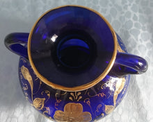 Lade das Bild in den Galerie-Viewer, AMPHORENVASE - Hartglas, Handbemalt, Blumen Blüten Goldrand Dekor