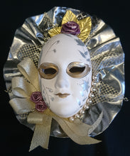 Lade das Bild in den Galerie-Viewer, VENEZIANISCHE MASKE - Stoff / Keramik, Aufhängemöglichkeit, Handarbeit, Handbemalt