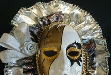 Lade das Bild in den Galerie-Viewer, VENEZIANISCHE MASKE - Stoff / Kunststoff, Aufhängemöglichkeit, Handarbeit, Handbemalt
