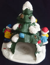 Lade das Bild in den Galerie-Viewer, TEELICHTHALTER WEIHNACHTSDEKORATION - Keramik / Steingut, Weihnachtsbaum Schmuck Schnee Leute Menschen Geschenke Dekor (G)