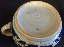 Lade das Bild in den Galerie-Viewer, APFELWEINKRUG BEMBEL - Keramik / Steingut, Weintrauben Pflanzen Dekor