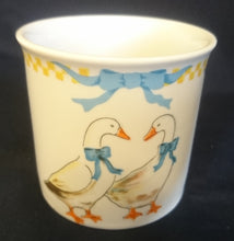 Lade das Bild in den Galerie-Viewer, ZUCKERDOSE OHNE DECKEL "Porcelain Collection" - Porzellan, Ländliches Gänse Schleifen Motiv Dekor