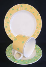 Lade das Bild in den Galerie-Viewer, KAFFEETASSE - Porzellan, Blätter Punkte Abstrakt Dekor