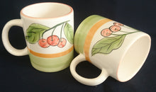 Lade das Bild in den Galerie-Viewer, KAFFEETASSE - Fein Keramik / Steingut, Kirschen Blätter Zweige Motiv Dekor